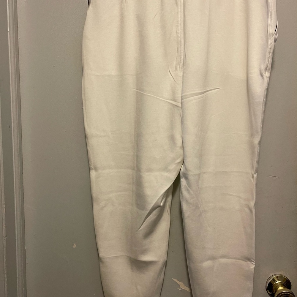 Gilly Hicks Stylish Cream Jogger Pants size XXL NEVER WORN Matching jacket too